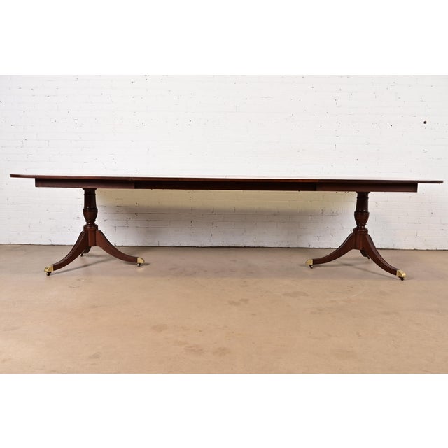 English Kindel Furniture Georgian Banded Mahogany Double Pedestal Extension Dining Table, Newly Refinished For Sale - Image 3 of 13
