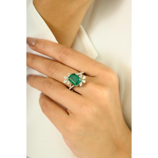 3.56 Carat Solitaire Floral Emerald 18k Gold Ring Size 6.5 For Sale In New York - Image 6 of 11