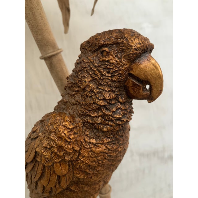 Vintage 1970’s Palm Beach, Hollywood Regency, Safari Bronzed Macaw Parrot Perched in a Tole Painted Tropical Palm Tree Table Lamp With Matching Shade For Sale - Image 4 of 12