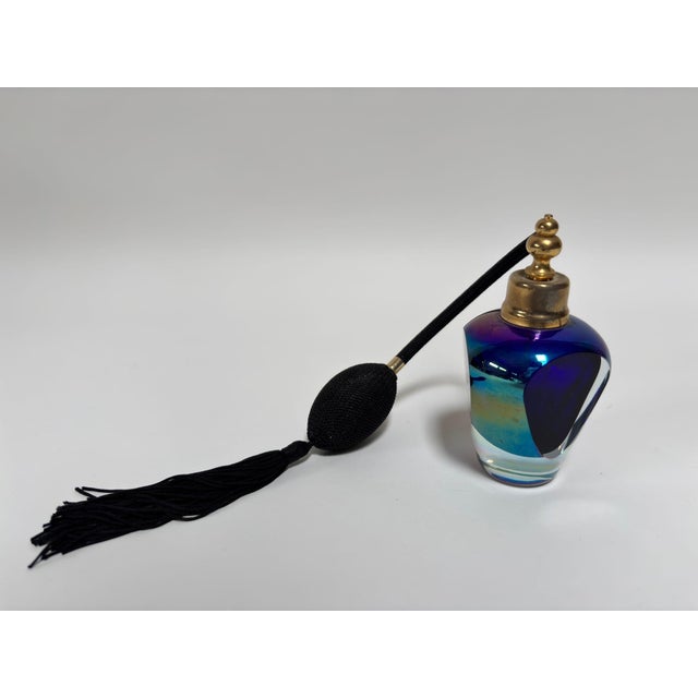 Iridescent Cobalt and Amethyst Art Glass Perfume Atomizer Faceted Crystal 1980 For Sale In Palm Springs - Image 6 of 18