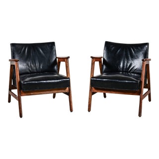Pair Mid-20th Century Mid Century Modern Gunlocke Armchairs Black Leather With Walnut Frames For Sale