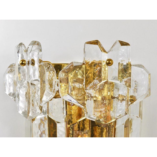 Mid-Century Gilt Brass and Crystal Icicle Glass Scone attributed to J. T. Kalmar for Kalmar, 1970s For Sale - Image 6 of 18