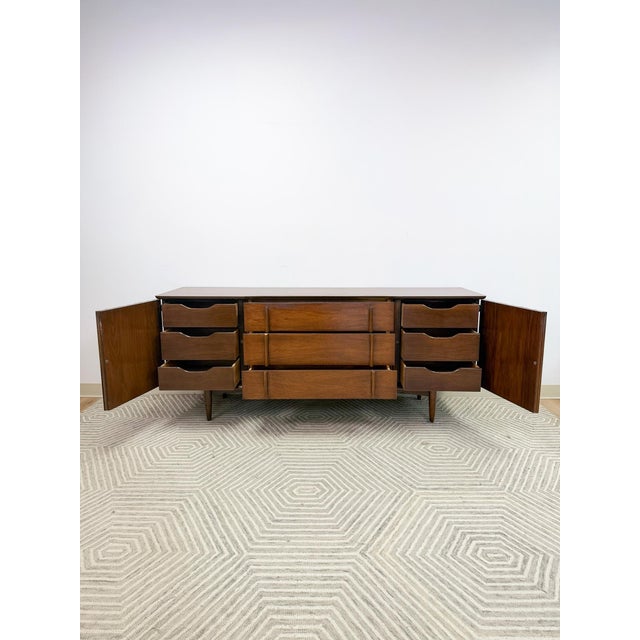Rare United Furniture MCM Long Dresser Intricate Wood Pulls Vintage Lowboy For Sale - Image 10 of 17