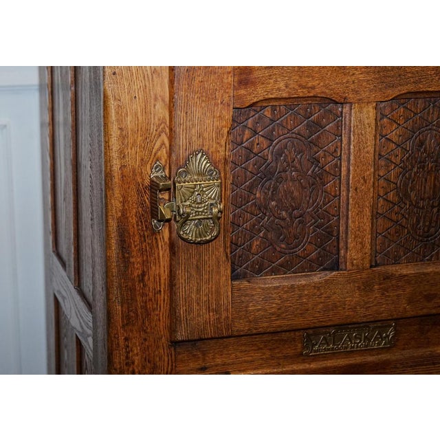 Large North American Alaska Muskegon Oak Larder Ice Box, 1900s For Sale - Image 6 of 18