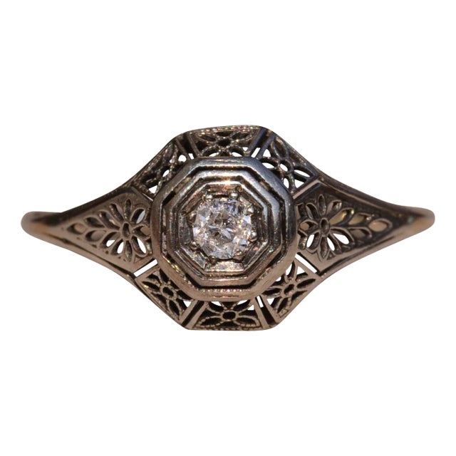 The Davis Drive: Art Deco Engagement Ring in White Gold For Sale