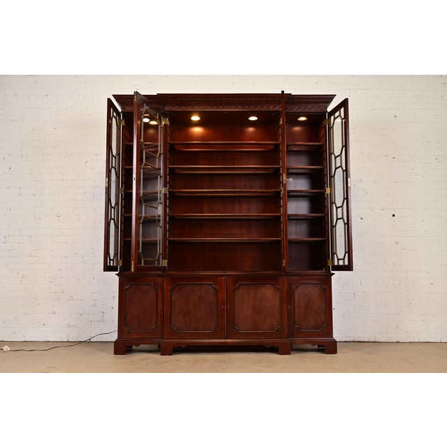 Wood Late 20th Century Kindel Furniture Georgian Carved Mahogany Lighted Breakfront Bookcase Cabinet For Sale - Image 7 of 15