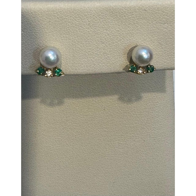 Akoya Pearl Stud Earring with Tiny Diamond & Emerald in 18 Karat Yellow Gold For Sale - Image 14 of 18