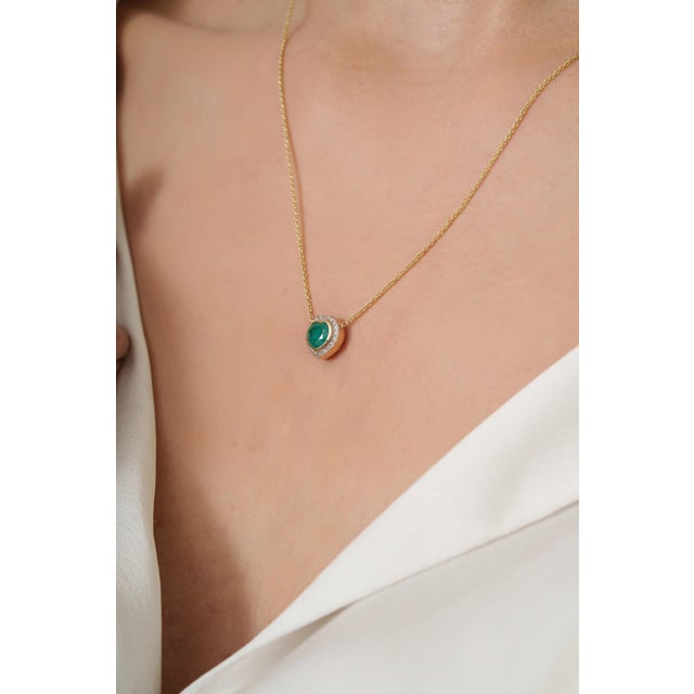 Heart-Cut Natural Emerald Diamond Vintage Necklace in 14k Yellow Gold For Sale In New York - Image 6 of 15