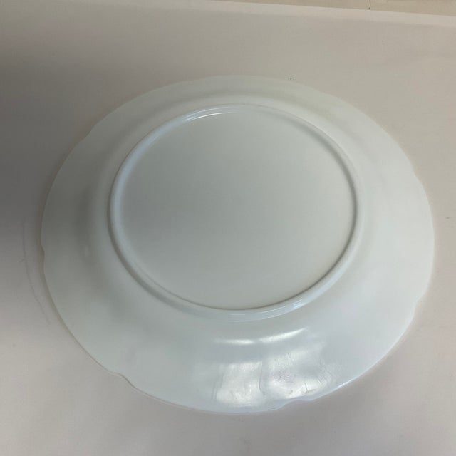White 1970s Vintage Americana Arts & Crafts Indiana Glass Grape Cluster Milk Glass Round Platter For Sale - Image 8 of 8