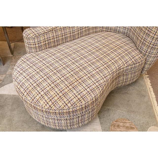 Vintage Post Modern Plinth Base Beige Tweed Fabric Chaise Sofa Lounge Chair For Sale In Detroit - Image 6 of 6