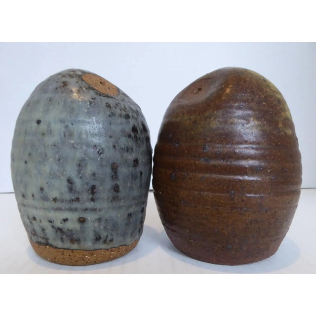 1950s Barbara Garrett Organic Mid Century Modern Pair of Stylized Stoneware Pottery Owls For Sale - Image 4 of 12