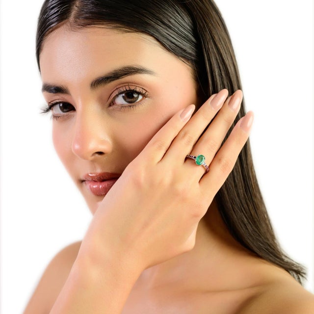 Green 925 Sterling Silver 8x6mm Oval Emerald & Sapphire Minimalist Ring With Ruby - Size 7 For Sale - Image 8 of 10