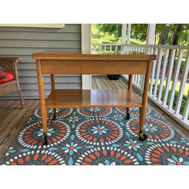 This beautifully designed serving trolley blends clean Nordic lines with warm, natural wood grain — a solid balance of...