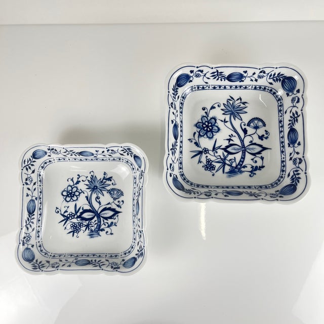 Square Blue Onion Porcelain Dishes from Kahla, East Germany, 1960-1980, Set of 2 For Sale - Image 14 of 14