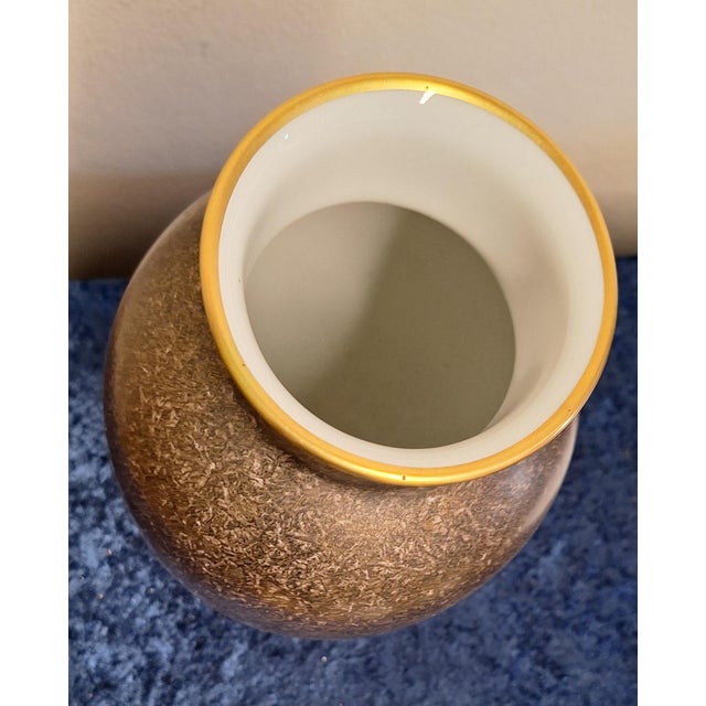 Art Deco German Porcelain Vase with Hand-Painted Red and Gold Tulip Motif by Oßwald for Heinrich & Co., 1939 For Sale - Image 4 of 7