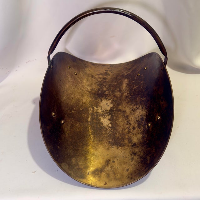 English Mid 20th Century English Brass Coal Scuttle on Paw Feet For Sale - Image 3 of 12