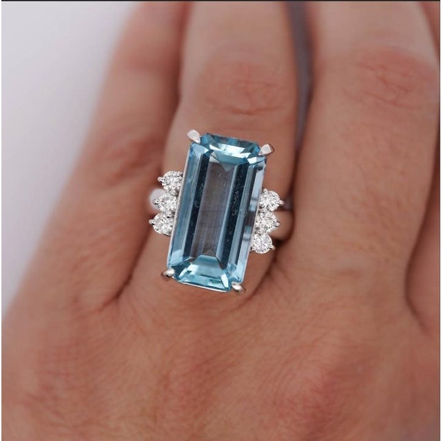 Metal Gia Certified 16.70 Carat Aquamarine and Diamond Vintage Cocktail Ring Size 7 For Sale - Image 7 of 10