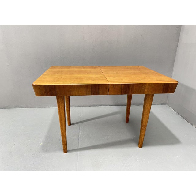 Walnut Adjustable Dining Table from Setona, Former Czechoslovakia, 1950s, in Restored conditions. Designed 1950 to 1959