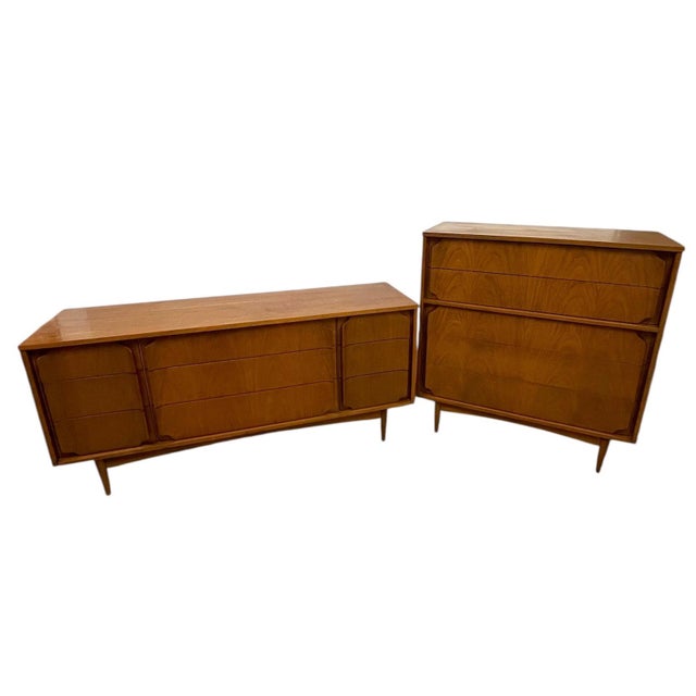 Mid-Century Modern 1970s Mid-Century Modern Matching Dresser Set With Sculpted Drawer Fronts-Highboy & 9-Drawer Low Dresser For Sale - Image 3 of 10
