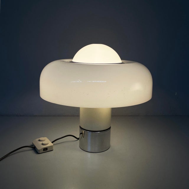 Italian Space Age white metal and acrylic glass table lamp Brumbury by Luigi Massoni for Harvey Guzzini, 1970s Table lamp...