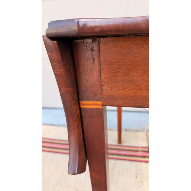 Antique Federal Mahogany Scalloped Drop Leaf Table, English or American, Circa 1790-1810 For Sale - Image 6 of 17
