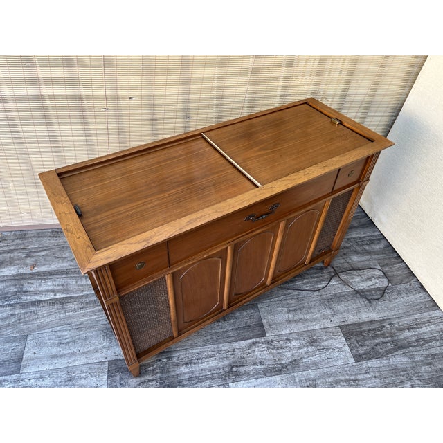 Vintage Mid Century Modern Magnavox Stereo Media Console. Circa 1960s For Sale - Image 10 of 18