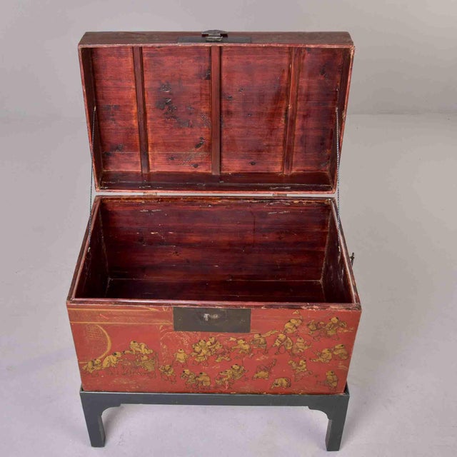 19th Century Chinese Red Lacquer Trunk on Stand With Gilt Decoration For Sale In Detroit - Image 6 of 12