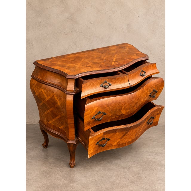 1920s Vintage Goldsmith's of Harrisburg Pa Parquetry Bombe Commode | Louis XV Style Figured Wood 4-Drawer Chest For Sale - Image 5 of 12