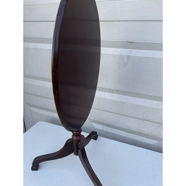 Mid-Century Modern 1990s Vintage Bombay Company Tilt Top Oval End Side Accent Table For Sale - Image 3 of 7