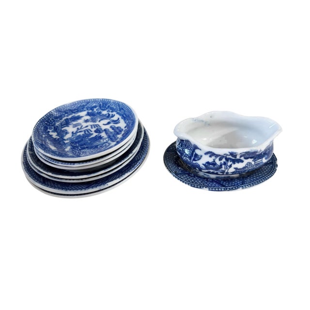 #696 Vintage Blue and White Willow Pattern Decorative Set of 8 Plates Made in Japan For Sale - Image 9 of 9