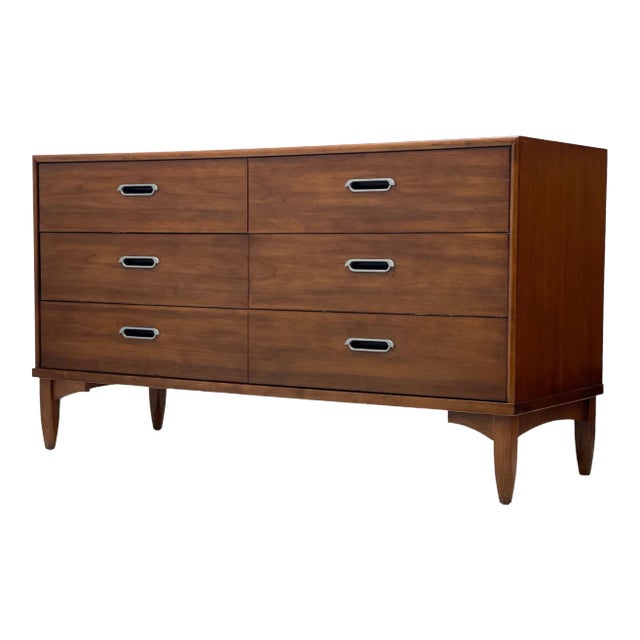 1970s Vintage Mid Century Modern Drexel Lowboy Dresser in Walnut Wood Tone With Dovetail Drawers and Original Hardware For Sale
