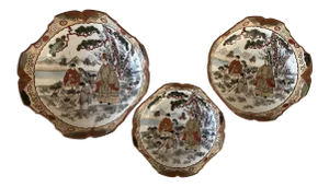19th Century Japanese Hand Painted Round Kutani Nesting Bowls - Set of 3
