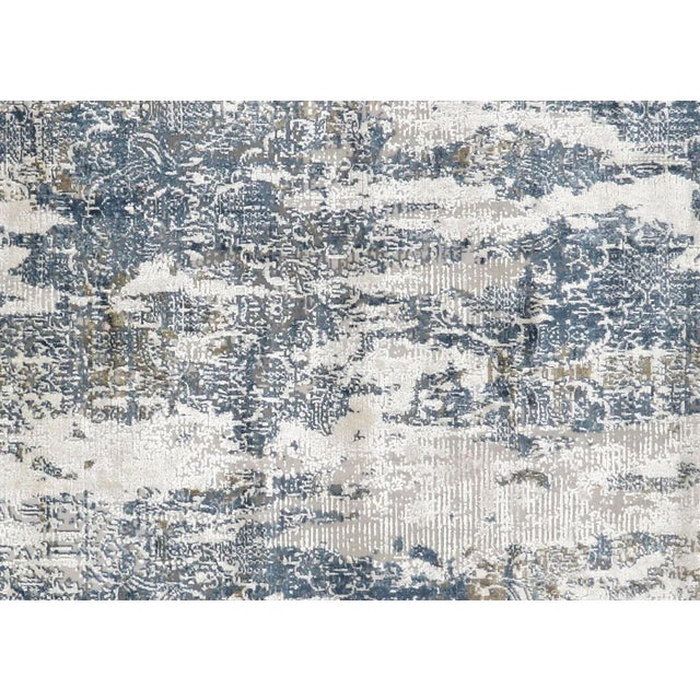 Contemporary Turkish Loomed Rug. Affordable elegance at its best, this contemporary rug consists of transitional and bold...