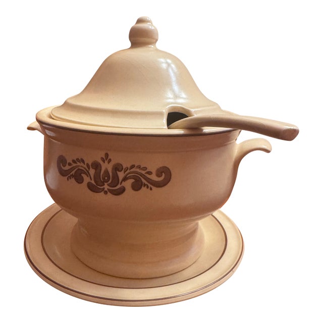 1970s Tureen & Lid W/Ladle & Underplate Village (Made in Usa) by Pfaltzgraff For Sale