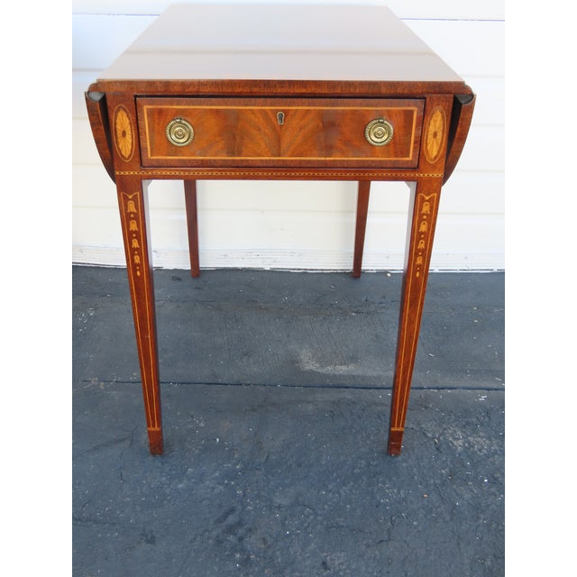 Wellington Hall Mahogany Inlay Drop Leaf Mahogany Side End Tables a Pair 6567 For Sale - Image 10 of 17
