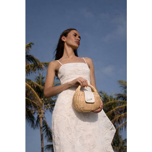 Wood Isi Cut Out Handle Clutch in Natural / White For Sale - Image 7 of 7