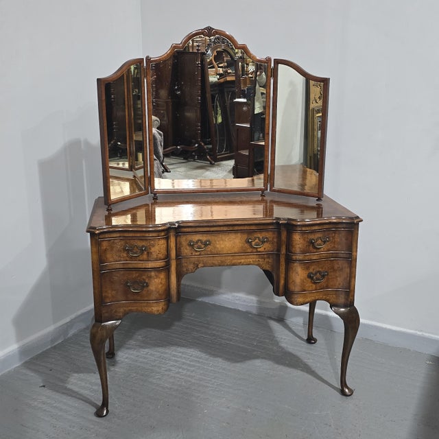 A very nice Queen Anne serpentine burr walnut dressing table with freestanding triptych walnut mirror, both in wonderful...