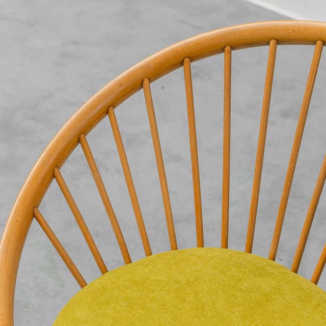 Circular armchair from the 1960s. Wooden frame. Light green velvet upholstery. Excellent condition, as shown in the photos.