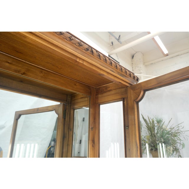 Wood Italian Carved Wood Compact One Door Compact Vitrine Display Cabinet MINT For Sale - Image 7 of 15