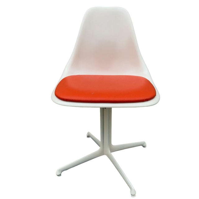 1960s Set of 6 1960s Mid-Century Tulip Side Chair Model 103 by Maurice Burke for Arkana With Red Seat For Sale - Image 5 of 9