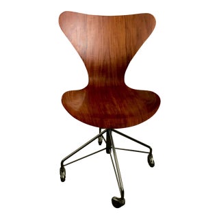 Mid Century Arne Jacobsen No. 3117 Swivel Chair For Sale