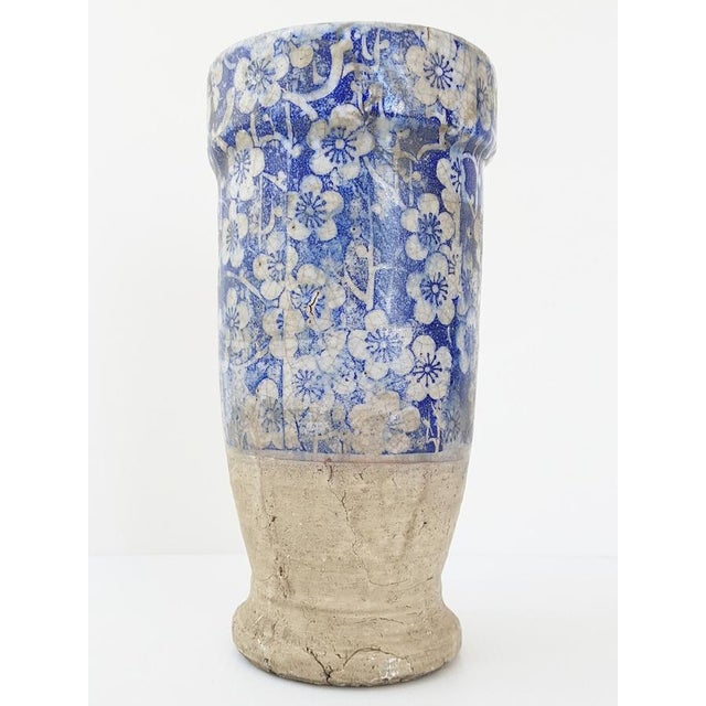 Good condition, numerous firing flaws. Chip in the vase. Sold as is. Height 25.3 cm. Diameter 12.5 cm.