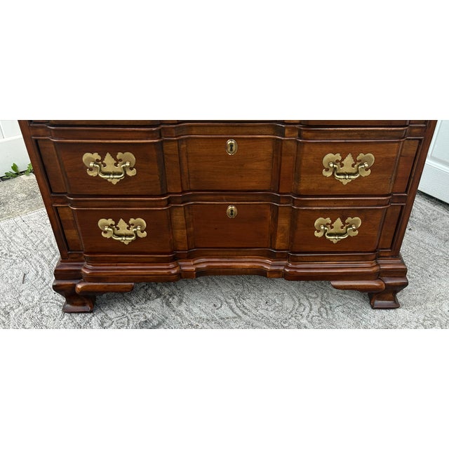 Vtg. Harden Georgian Style Shell Carved Cherry Block Front Bachelors Chest For Sale - Image 11 of 14