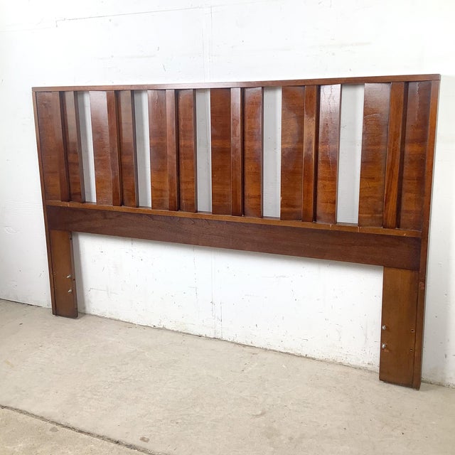 Wood Vintage Mid-Century Modern Walnut Queen Headboard With Architectural Slat Design For Sale - Image 7 of 15