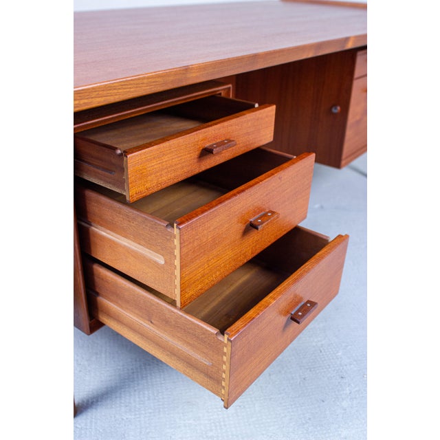 Arne Vodder Mid-Century Danish Model 207 Desk in Teak by Arne Vodder for Sibast, 1960s For Sale - Image 4 of 18