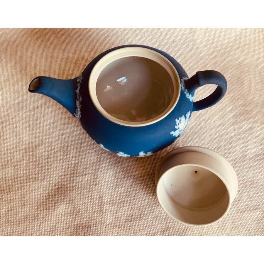 Exquisite Wedgwood Bone China Jasperware Dipped Teapot