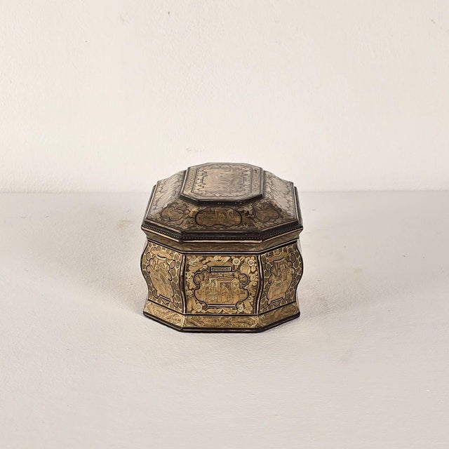 Gold 19th Century Chinese Lacquered & Gilt Tea Caddy For Sale - Image 8 of 12