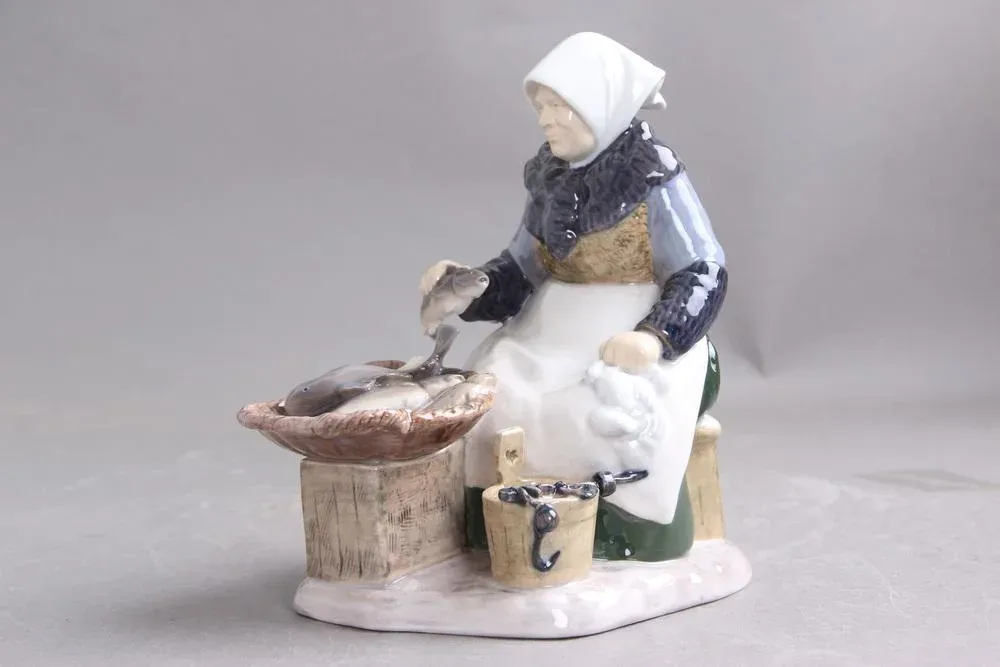 Bing & Grondahl Fisherman's Wife - Thumbnail 2