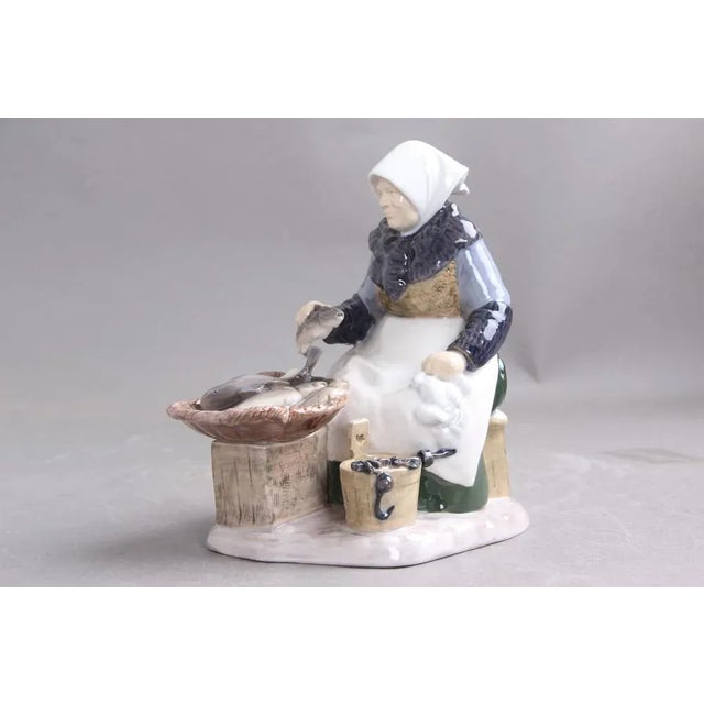 Model 2233 Fisherwoman Figure from Bing & Grøndahl, 1950s For Sale - Image 9 of 9