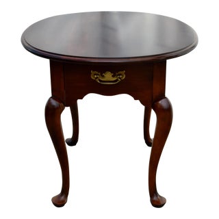 Vintage Statton Oval Queen Anne Style Cherry Side Table W/Drawer For Sale
